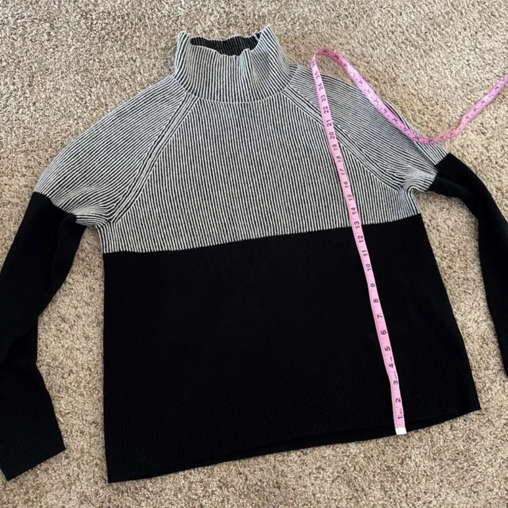 Summersalt Luxe Cashmere Blend Two Tone Sweater in Charcoal size Medium - Picture 12 of 12